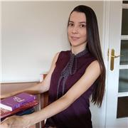 Licenciada en física, con experiencia impartiendo clases en un colegio